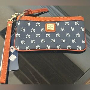 Dooney & Bourke NY Yankees Wristlet – Blue & Brown